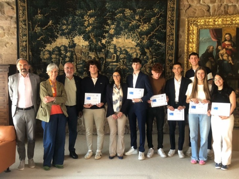 Premiati gli studenti del Vallisneri vincitori della edizione 2022/2023 del progetto della Fondazione Banca del Monte di Lucca “Finanza e borsa nella scuola” 